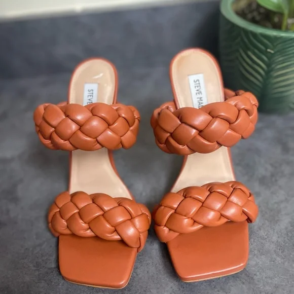 Women heels - Picture 2 of 3